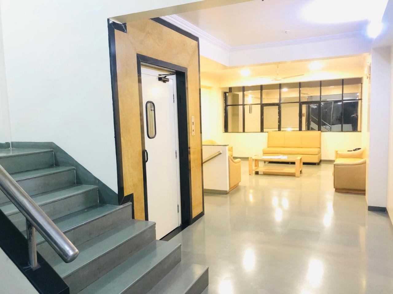 Hotel New Uttam Hira Palace Nashik Zewnętrze zdjęcie